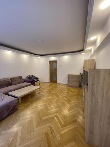 Apartament cu 3 camere decomandat, mobilat în Decebal