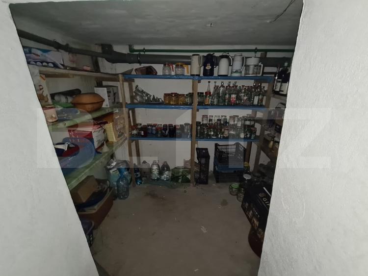 Casă individuală cu 4 camere cu Canalizare în Între Lacuri