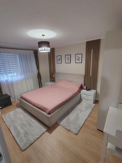 Apartament cu 3 camere decomandat în Micro 5