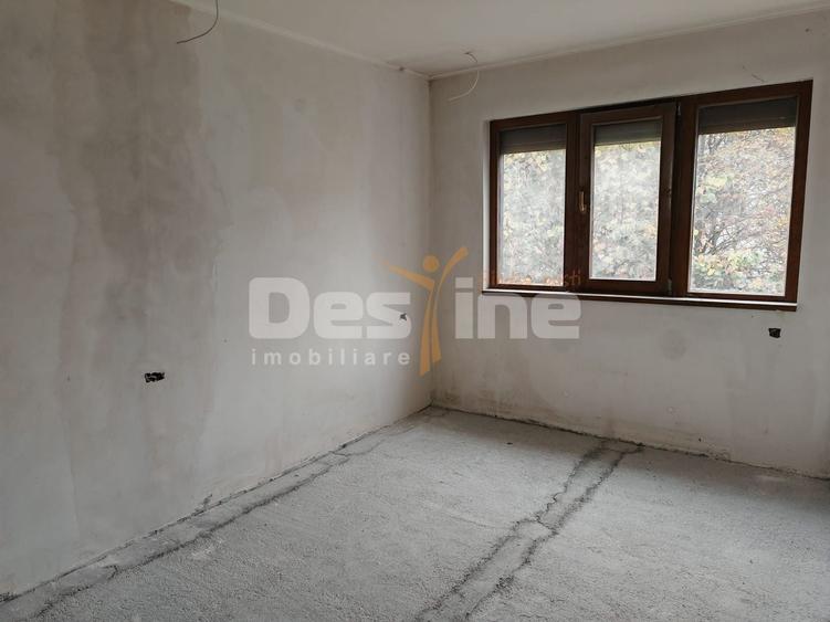 Apartament cu 4 camere decomandat în Vest