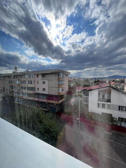 Apartament cu 2 camere semidecomandat în Tractorul