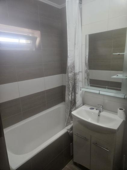 Apartament cu 2 camere în Micro 6