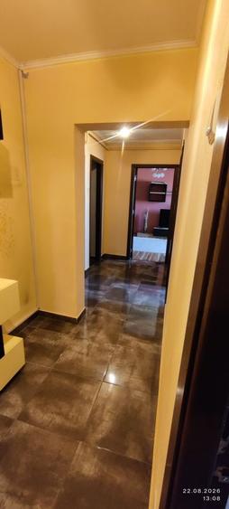 Apartament cu 4 camere semidecomandat în Confecții