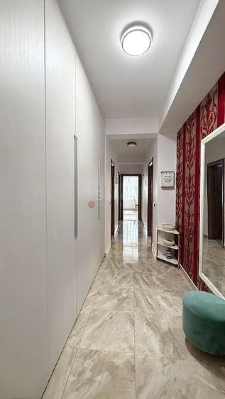 Apartament cu 3 camere decomandat, mobilat în Tractorul