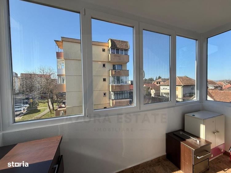 Apartament cu 4 camere decomandat în Cândești