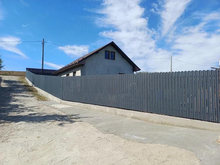 Casă cu Teren 460 Mp în Cristești