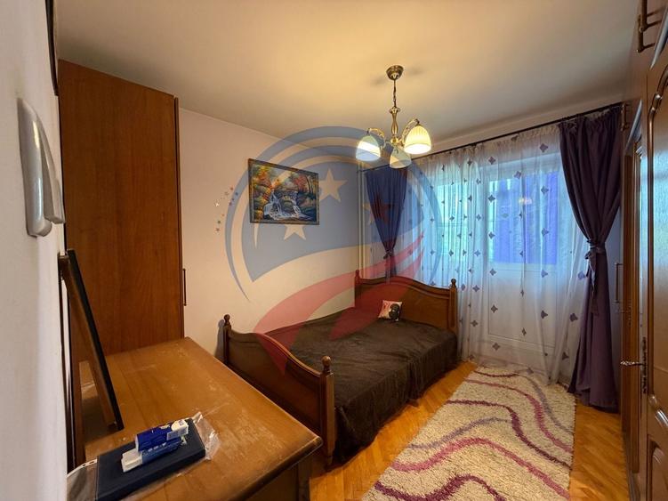 Apartament cu 3 camere decomandat în Lăpuș
