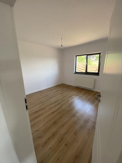 Casă cu 3 camere în Valea Adâncă