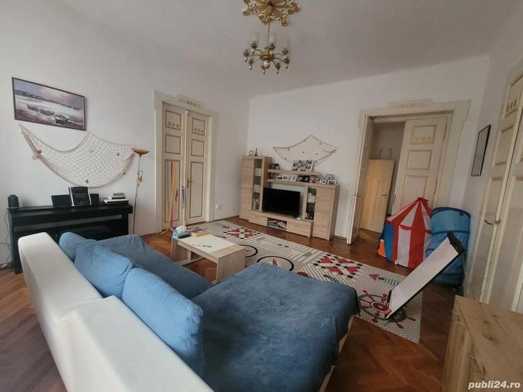 Apartament cu 3 camere semidecomandat în P-ța Maria
