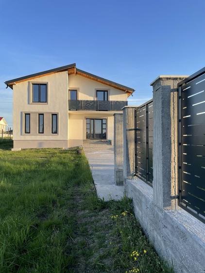 Casă cu 4 camere cu Teren 700 Mp în Central