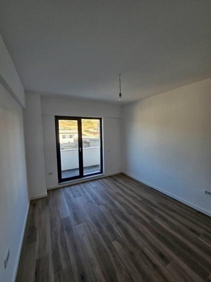 Apartament cu 3 camere decomandat în Vișani