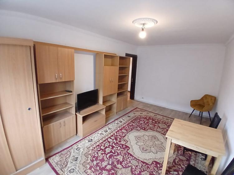Apartament cu 3 camere decomandat în Sebastian