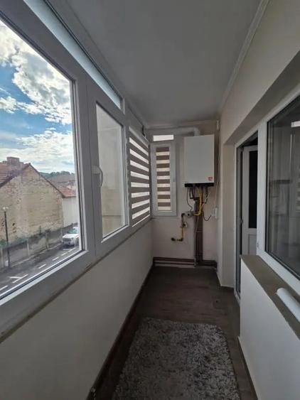 Apartament cu 3 camere decomandat în 1 Mai