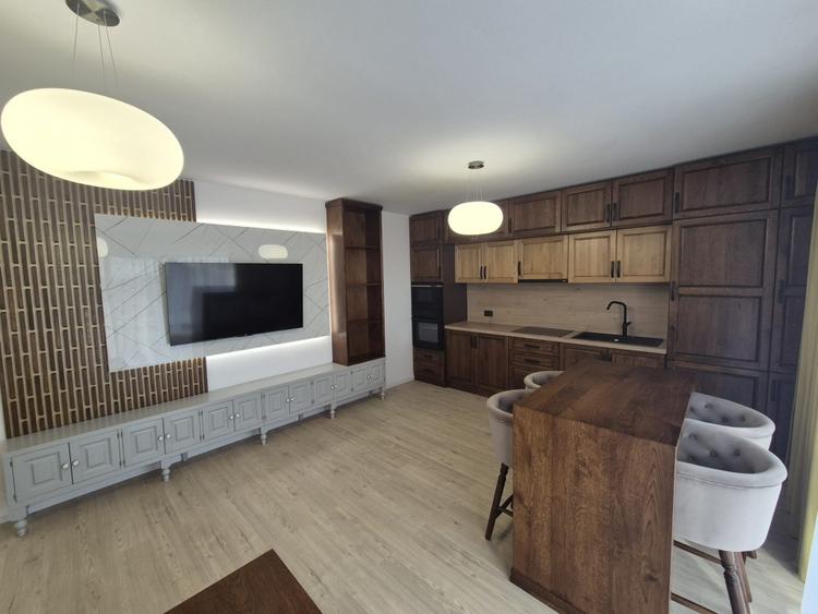 Apartament cu 2 camere decomandat, mobilat în Cetate