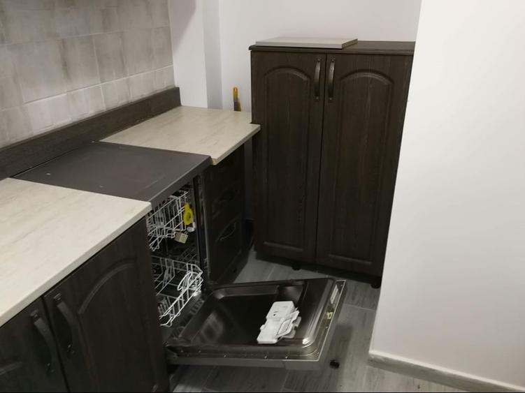 Garsonieră decomandată, mobilată în Roșu