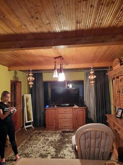 Casă cu 6 camere cu Teren 1359 Mp în Glina