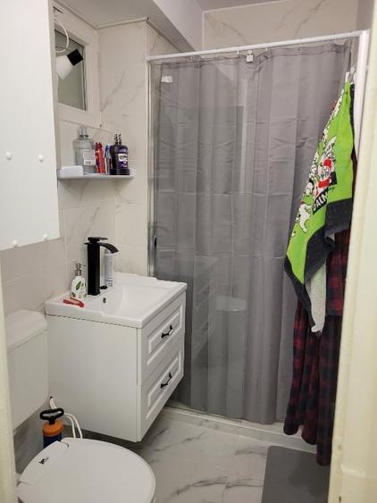 Apartament cu 3 camere semidecomandat, mobilat în P-ța Romană