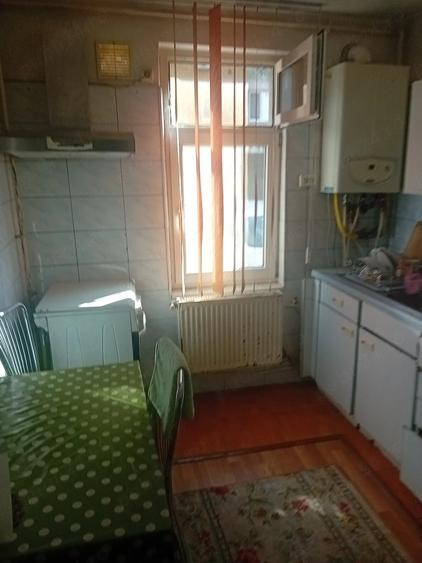 Apartament cu 3 camere decomandat în 9 Mai