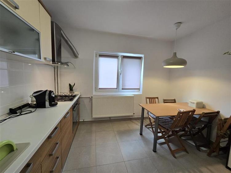 Apartament cu 2 camere decomandat, mobilat în Brâncoveanu