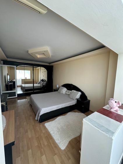 Apartament cu 3 camere semidecomandat, mobilat în Dristor