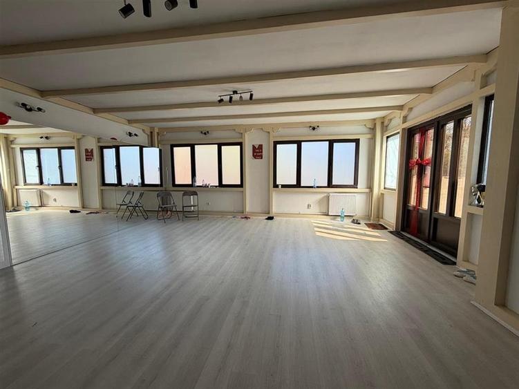 Casă cu 5 camere cu Teren 25 Mp în Păcurari