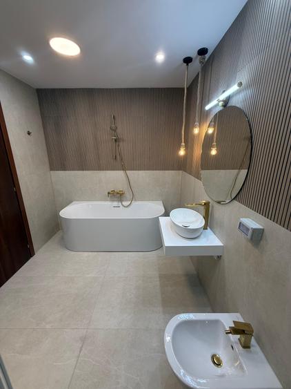 Apartament cu 3 camere decomandat în Primăverii