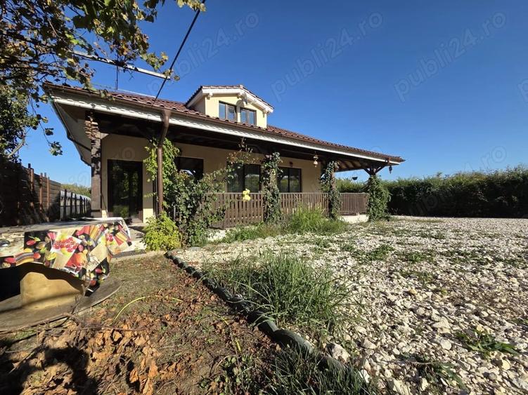 Casă cu 4 camere cu Teren 2000 Mp în Agighiol