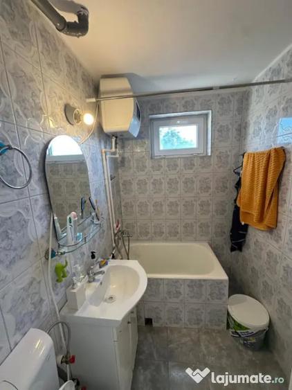 Apartament cu 3 camere semidecomandat în Central