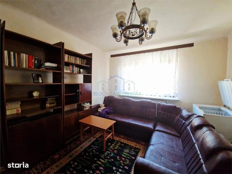 Casă cu 4 camere în Ungureni