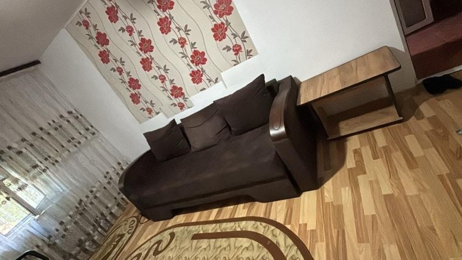 Apartament cu 2 camere decomandat în Broșteni