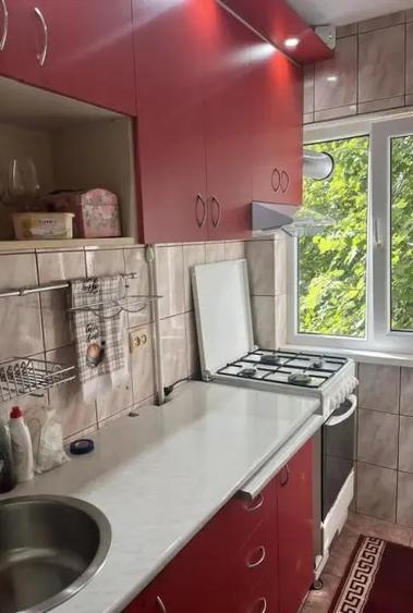 Apartament cu 2 camere semidecomandat, mobilat în Giurgiului