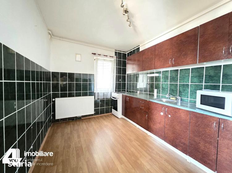 Apartament cu 3 camere decomandat în Bujac
