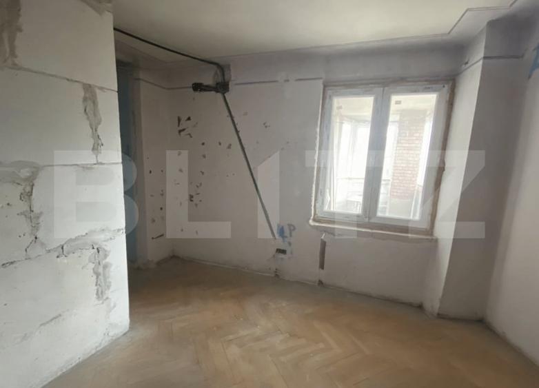 Apartament cu 3 camere semidecomandat în Cugir