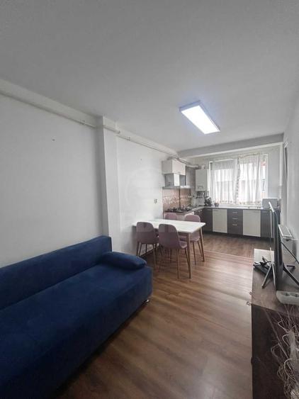 Apartament cu 2 camere semidecomandat în Florești