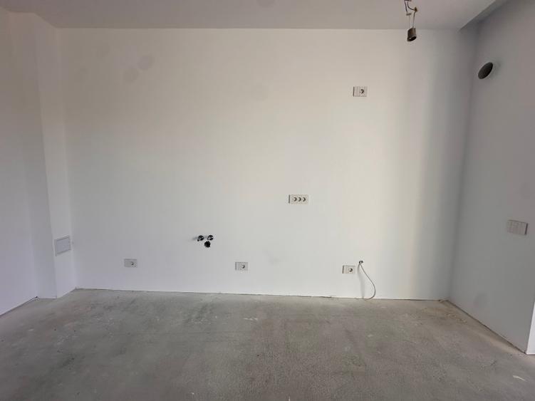 Apartament cu 3 camere semidecomandat în Iancu Nicolae