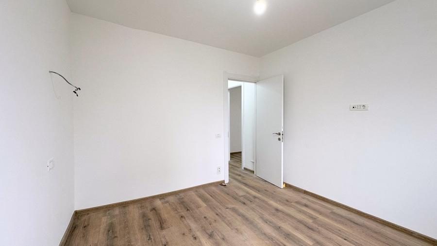 Apartament cu 3 camere semidecomandat în Crângași
