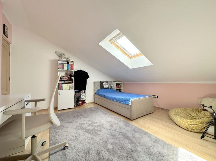 Apartament cu 3 camere semidecomandat în Braytim