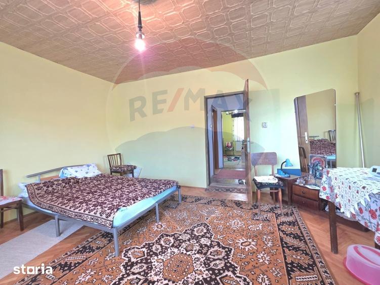 Casă cu 3 camere cu Teren 250 Mp în Central