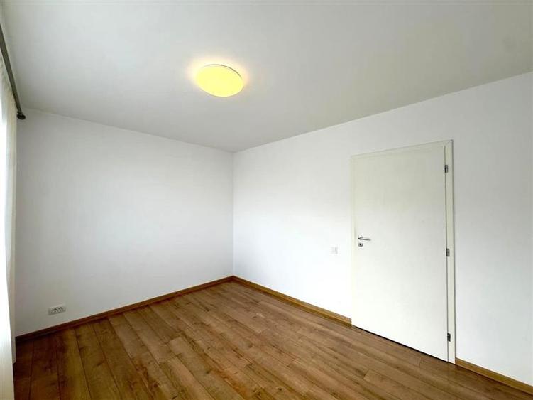 Duplex cu 4 camere cu Canalizare în Rediu