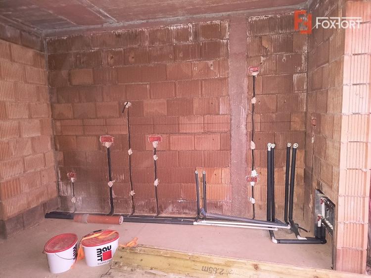 Apartament cu 4 camere decomandat în Plopi