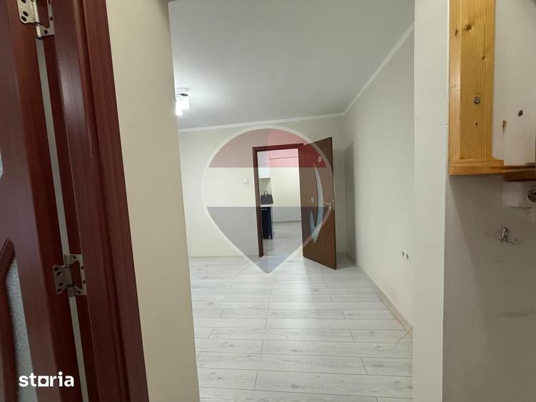 Apartament cu 3 camere semidecomandat în Central
