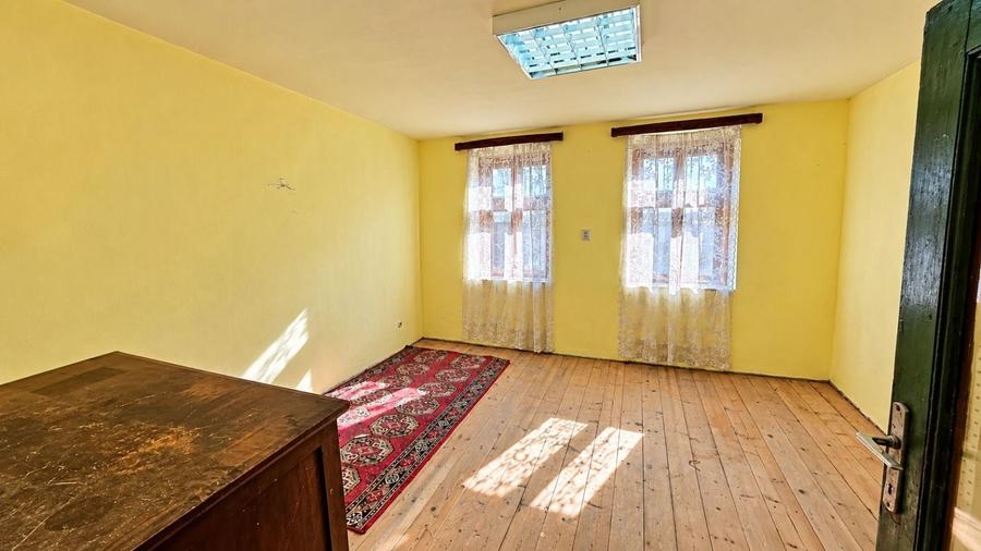 Casă individuală cu 3 camere cu Teren 719 Mp în Slatina-Nera
