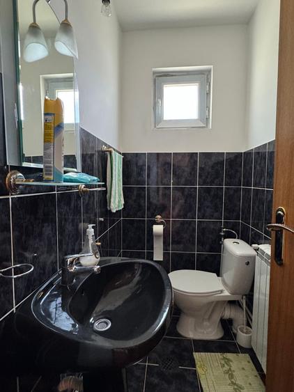 Casă individuală cu 6 camere cu Canalizare în Lazu