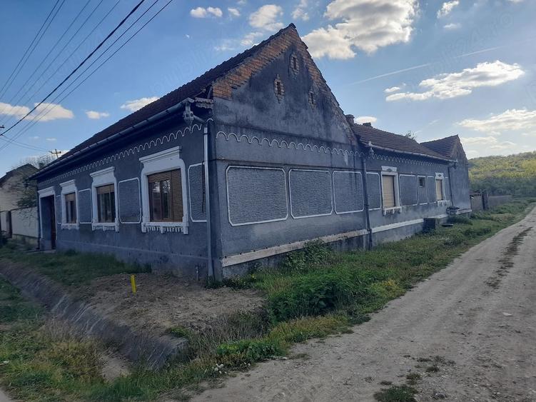 Casă cu 4 camere cu Teren 1600 Mp în Zăgujeni
