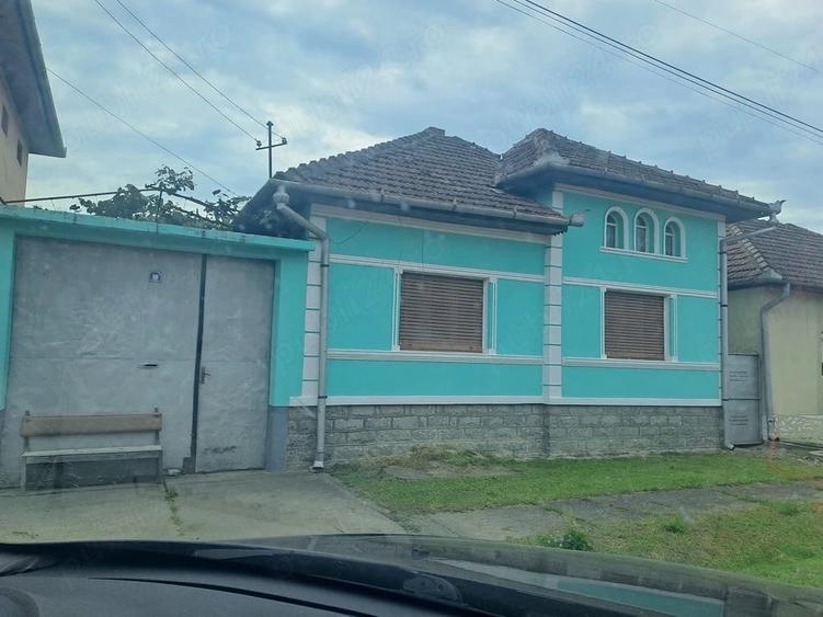 Casă cu 4 camere cu Teren 1277 Mp în Central