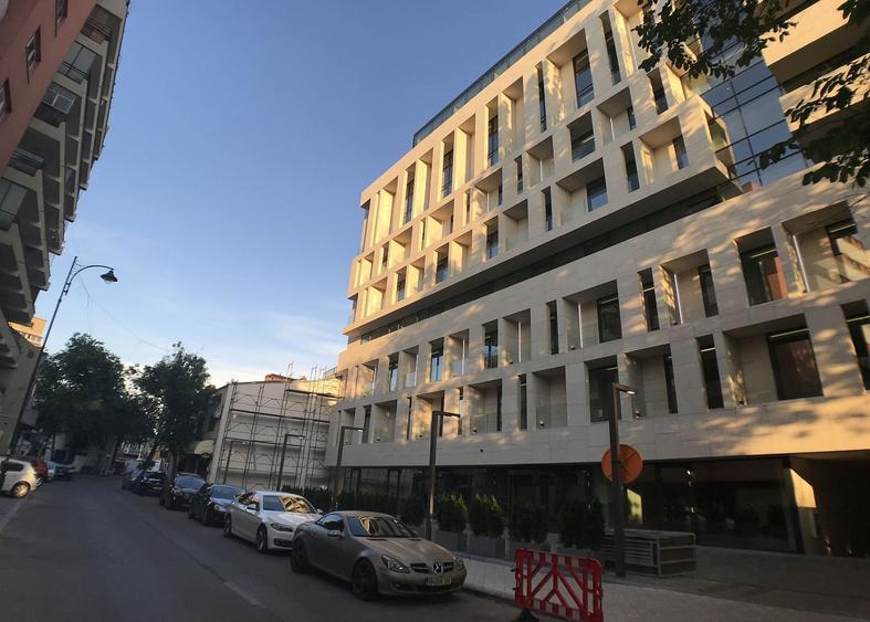 Birou, de 6,250 mp, în Dacia