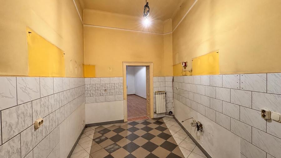 Apartament cu 3 camere semidecomandat în Central