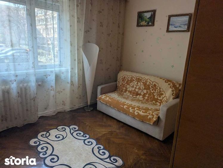 Apartament cu 4 camere decomandat în Progresul