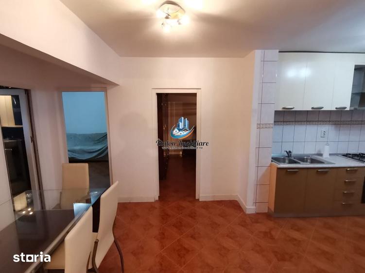 Apartament cu 3 camere decomandat în Mărăței