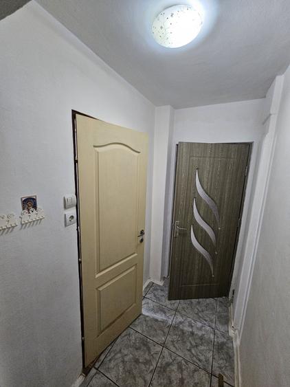 Apartament cu 3 camere semidecomandat în Fortuna